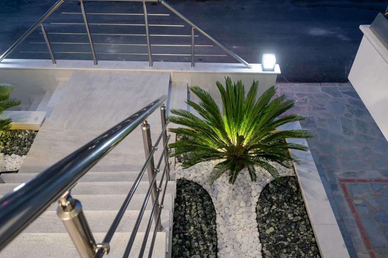 Blue Wave Luxury Suites Nea Iraklitsa Bagian luar foto