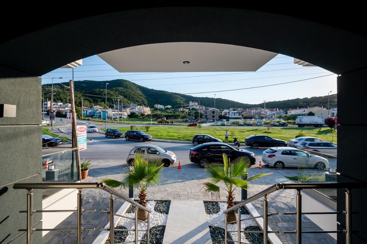 Blue Wave Luxury Suites Nea Iraklitsa Bagian luar foto