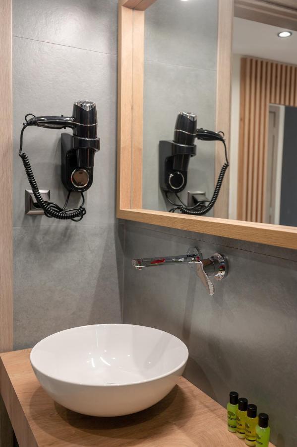 Blue Wave Luxury Suites Nea Iraklitsa Bagian luar foto