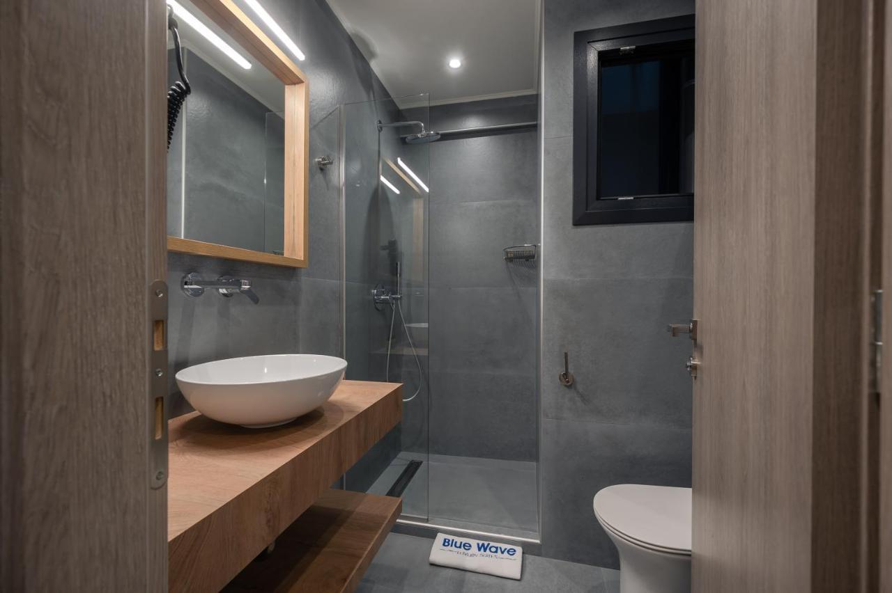 Blue Wave Luxury Suites Nea Iraklitsa Bagian luar foto