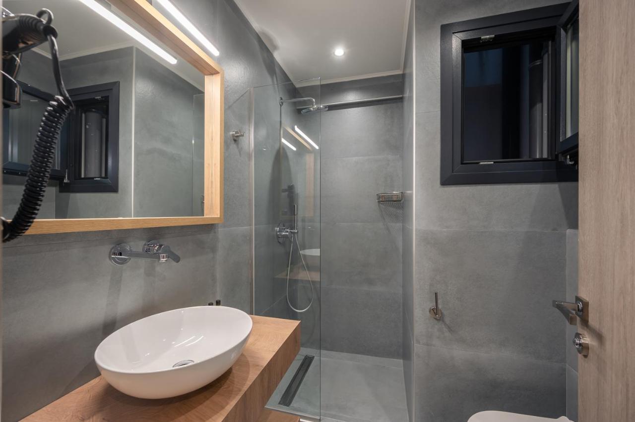 Blue Wave Luxury Suites Nea Iraklitsa Bagian luar foto