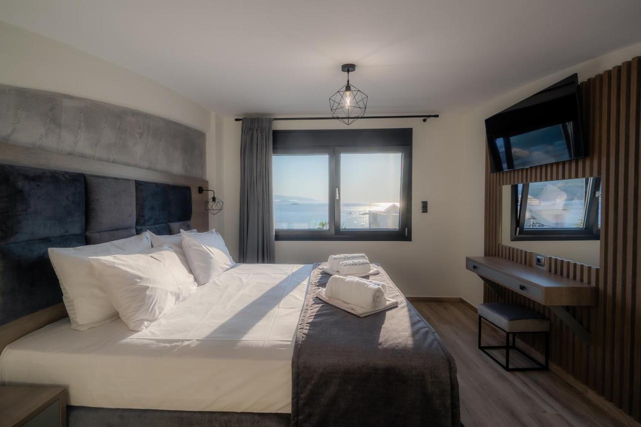 Blue Wave Luxury Suites Nea Iraklitsa Bagian luar foto
