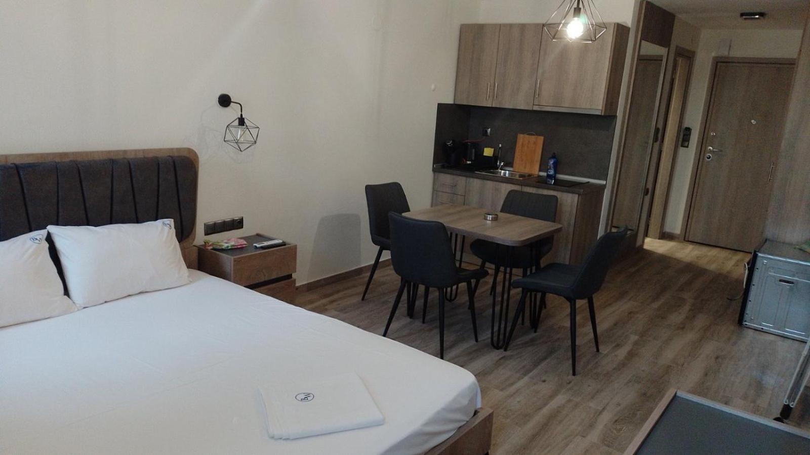 Blue Wave Luxury Suites Nea Iraklitsa Ruang foto