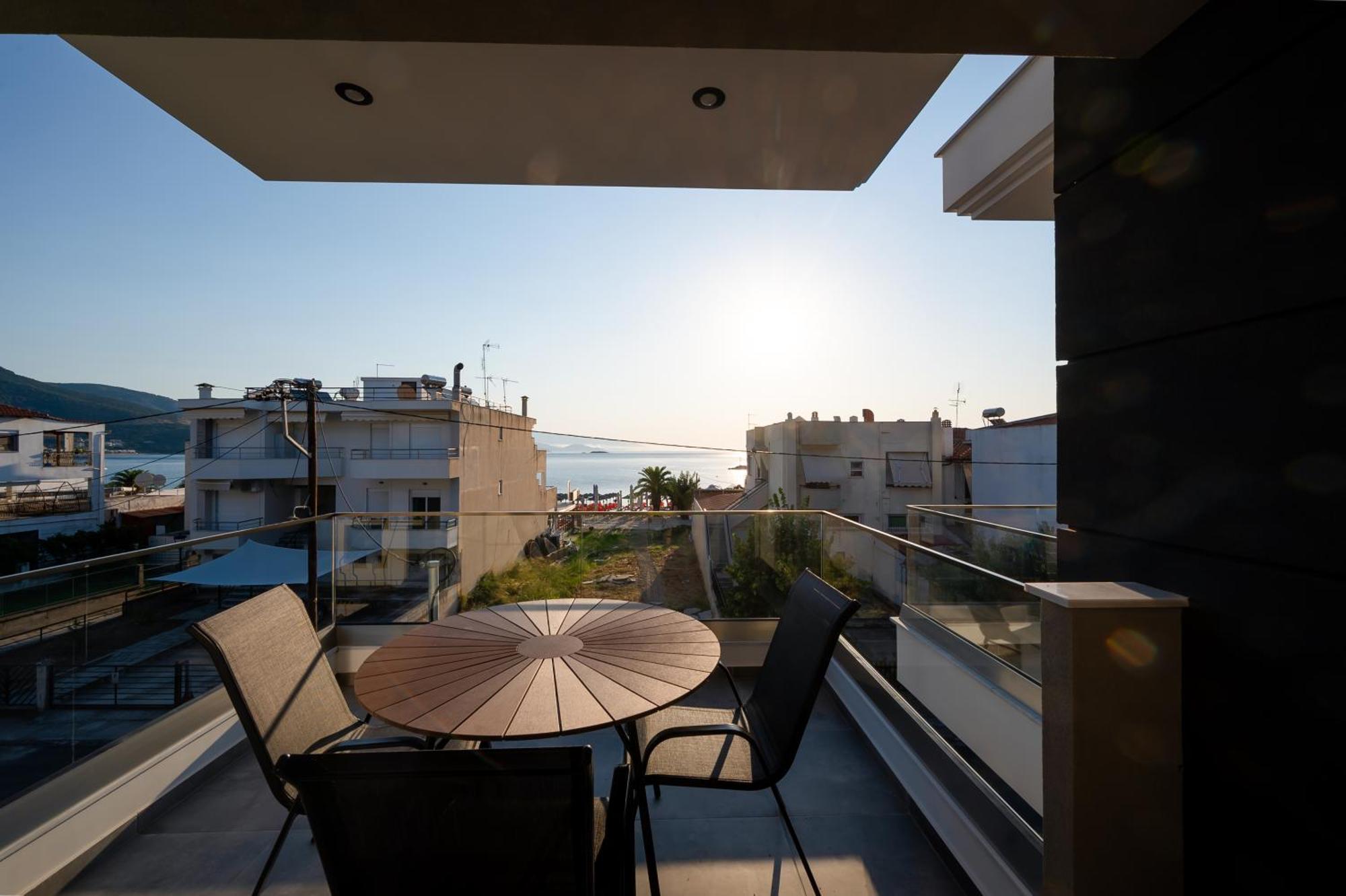 Blue Wave Luxury Suites Nea Iraklitsa Ruang foto
